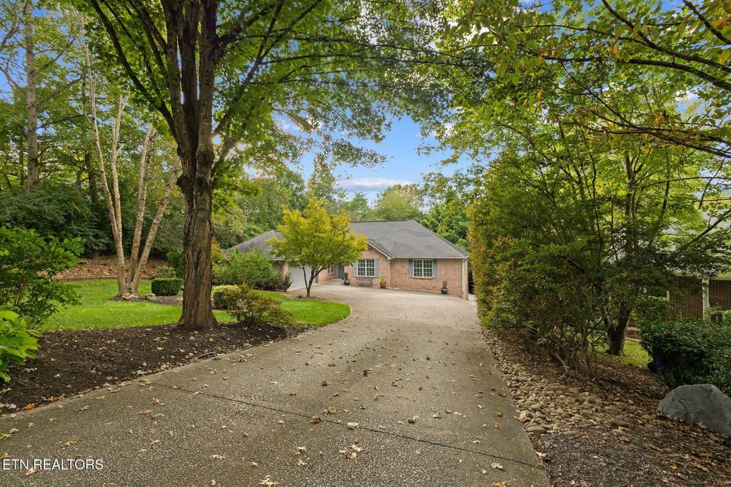 Photo of 105 Deerfield Lane, Oak Ridge, TN 37830 (MLS # 1317440)