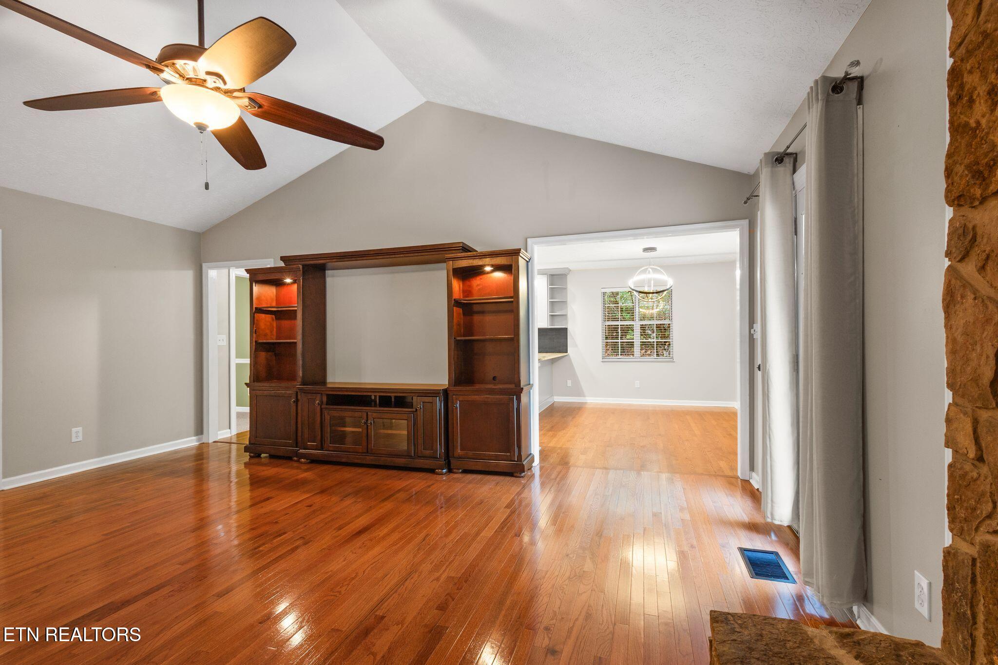 105 Deerfield Lane