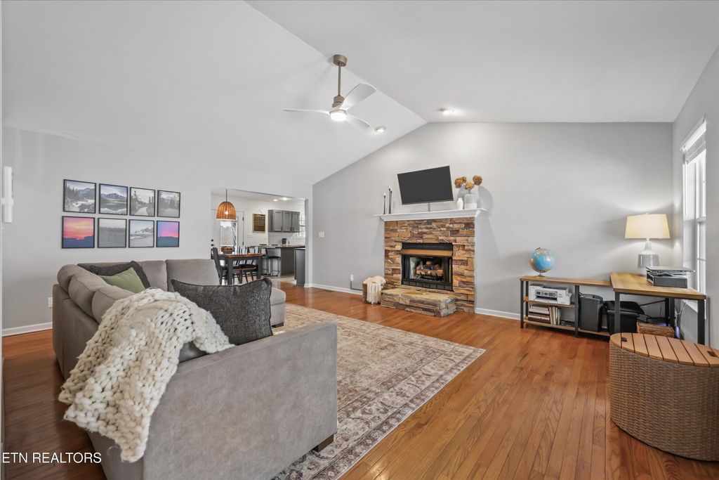 Photo of 139 Mountain Crest Lane, Greenback, TN 37742 (MLS # 1328635)