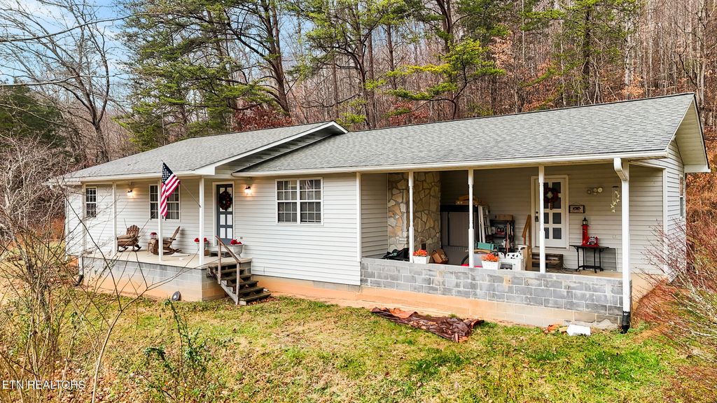 Photo of 370 Vannoy Rd, Tazewell, TN 37879 (MLS # 1326060)