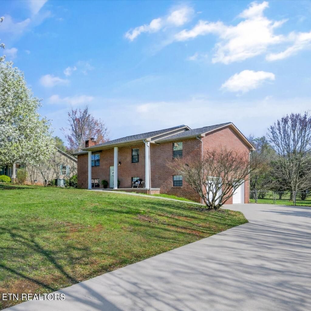 Photo of 3239 Heather Glenn Drive, Maryville, TN 37801 (MLS # 1332544)