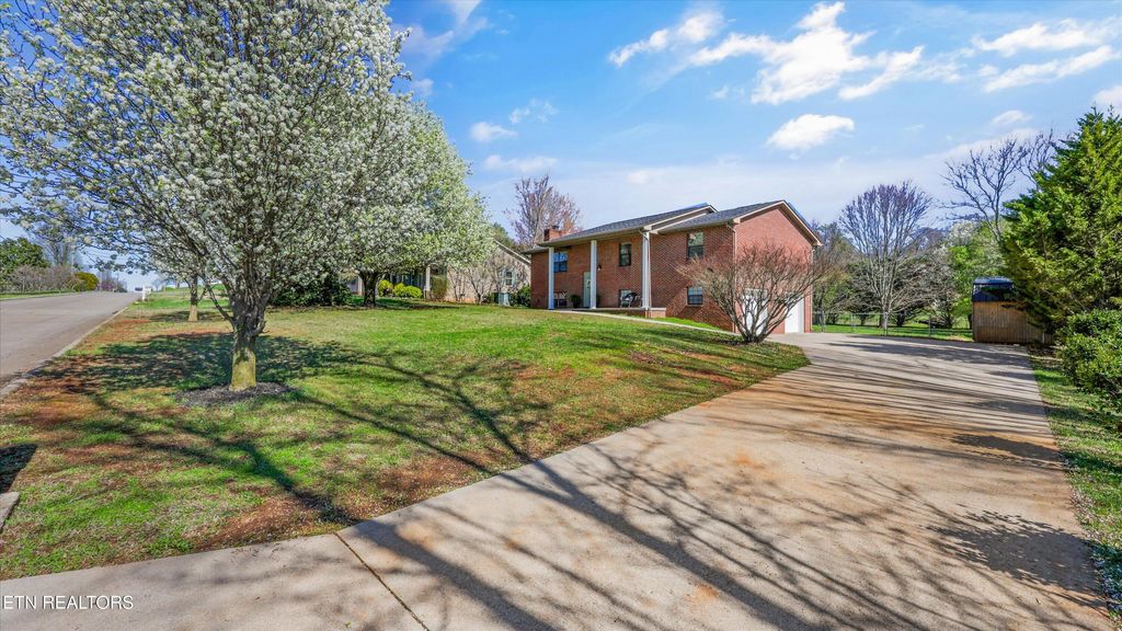 Photo of 3239 Heather Glenn Drive, Maryville, TN 37801 (MLS # 1332544)