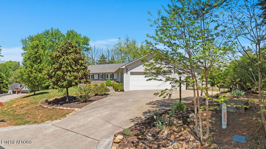 Photo of 108 Chahyga Way, Loudon, TN 37774 (MLS # 1338077)