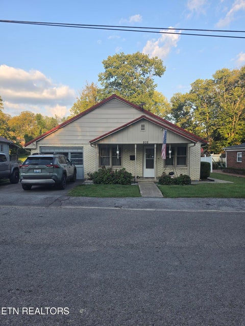 Photo of 808 N 28th St, Middlesboro, KY 40965 (MLS # 1355737)