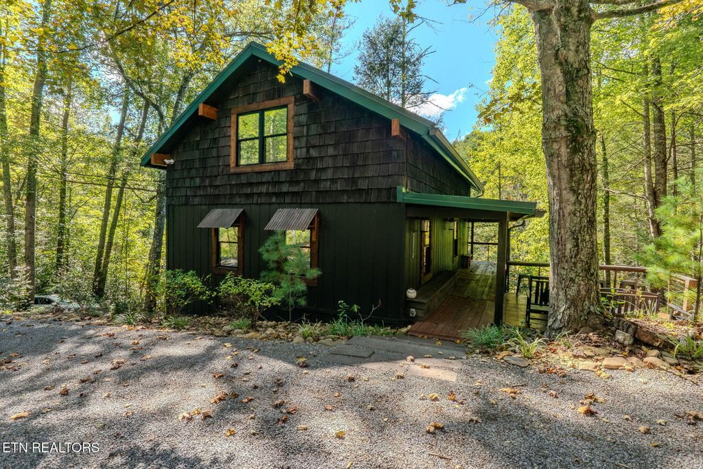 Photo of 2379 Headrick Lead, Sevierville, TN 37862 (MLS # 1316877)