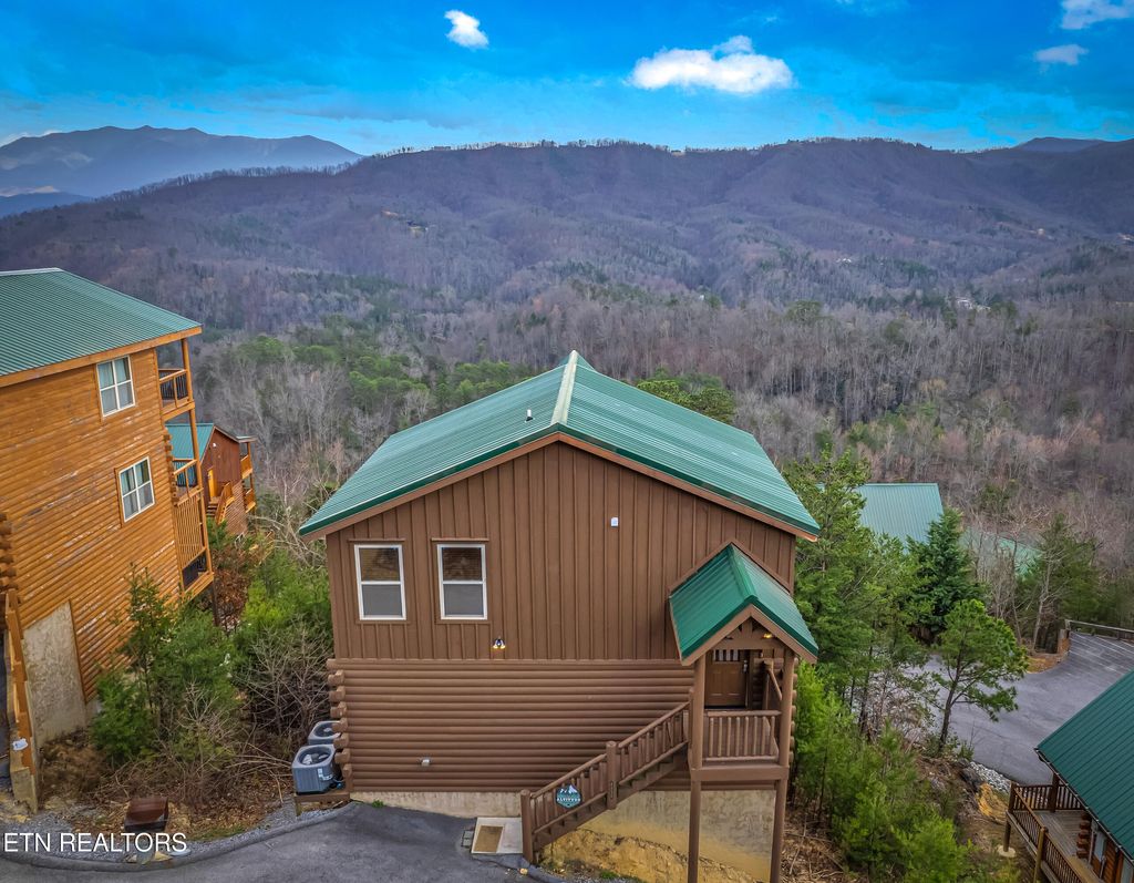 Photo of 4836 Highland Place Way, Pigeon Forge, TN 37863 (MLS # 1331881)