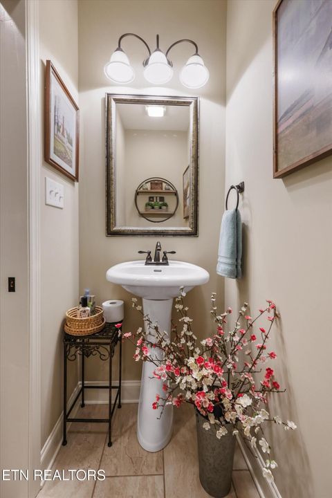 Tiny photo for 928 Stratford Ave, Sweetwater, TN 37874 (MLS # 1332542)