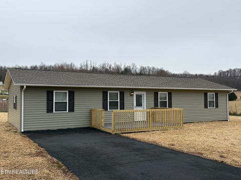 Photo of 104 Winner St, Elizabethton, TN 37643 (MLS # 1329324)