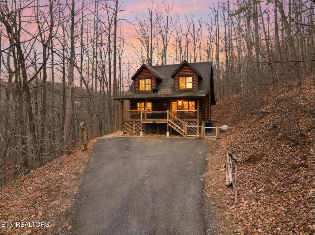 Photo of 3303 Shagbark Hickory Ridge Rdg, Sevierville, TN 37862 (MLS # 1327918)