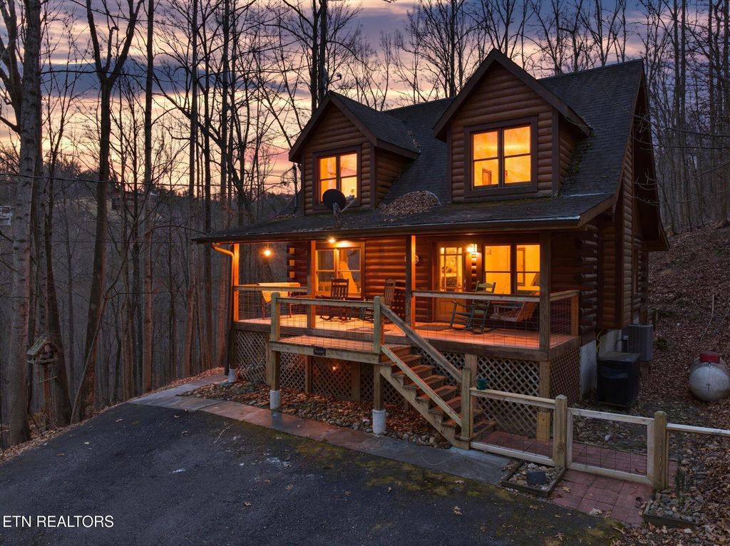 Photo of 3303 Shagbark Hickory Ridge Rdg, Sevierville, TN 37862 (MLS # 1327918)