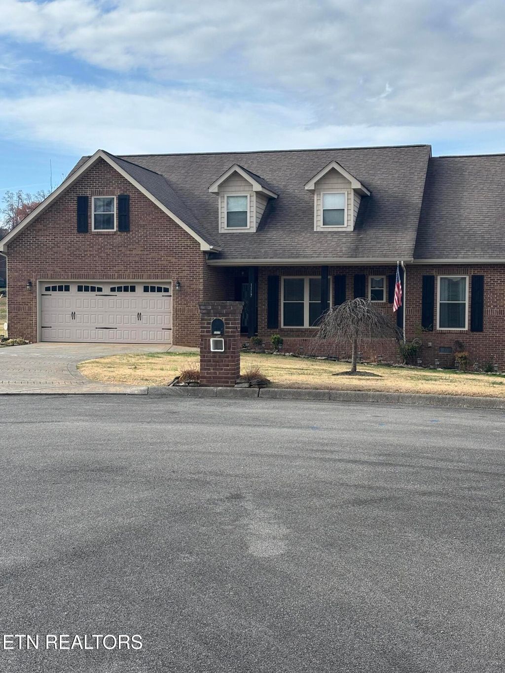 Photo of 1117 Chesty Puller Circle, Maryville, TN 37803 (MLS # 1322528)