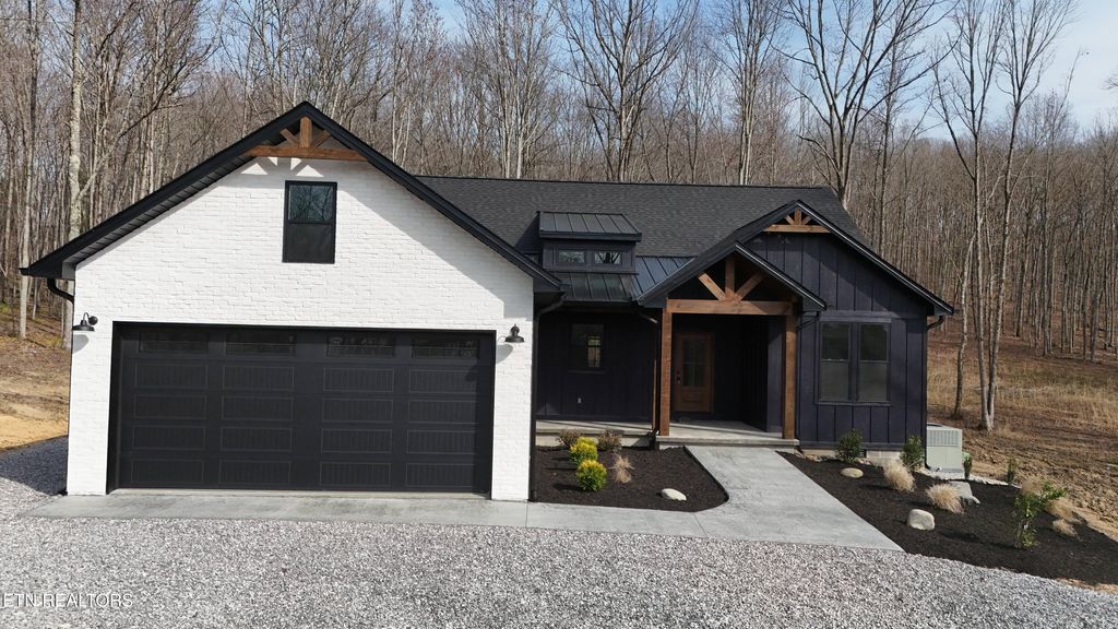 Photo of 908 Evelyn Private Drive, Huntsville, TN 37756 (MLS # 1334486)