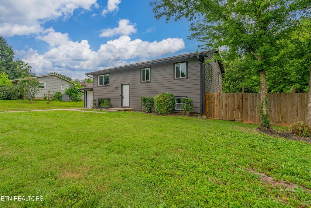 Photo of 213 Towne Rd, Knoxville, TN 37934 (MLS # 1306838)