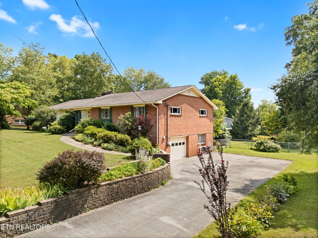 Photo of 8300 Bennington Drive, Knoxville, TN 37909 (MLS # 1353994)
