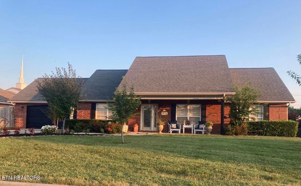 Photo of 141 Edinburgh Drive, Lenoir City, TN 37771 (MLS # 1326089)