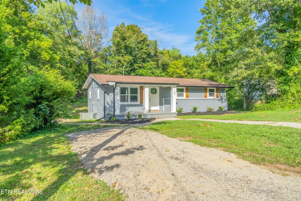Photo of 103 Houston Ave, Oak Ridge, TN 37830 (MLS # 1313649)