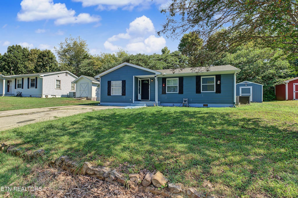 Photo of 314 Leatherwood Drive, Maryville, TN 37803 (MLS # 1355327)