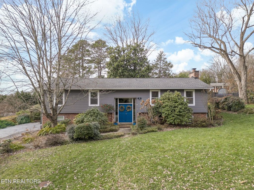 Photo of 903 Bathurst Rd, Knoxville, TN 37909 (MLS # 1331850)