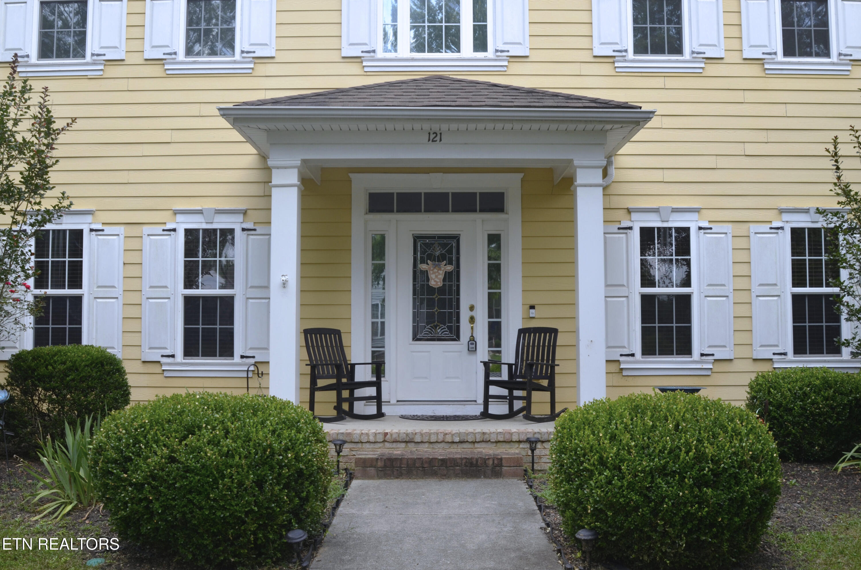 121 Fallberry St