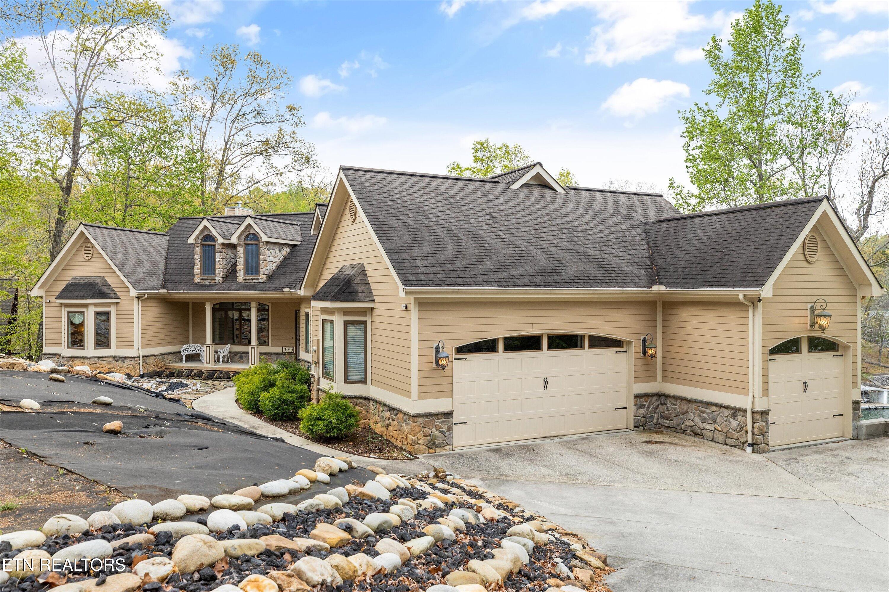 1623 Cove Pointe Rd