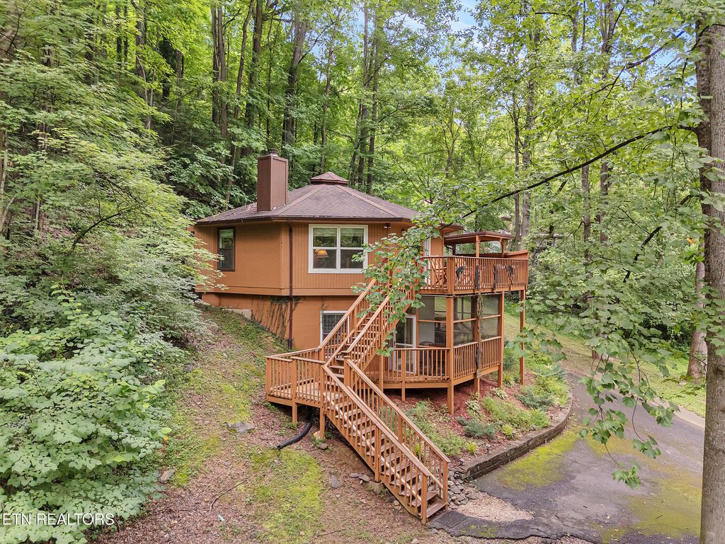 Photo of 1157 Villa Lane, Gatlinburg, TN 37738 (MLS # 1309210)