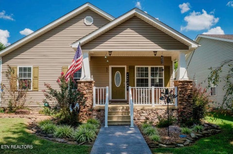 Photo of 820 Stratford Ave, Sweetwater, TN 37874 (MLS # 1360238)