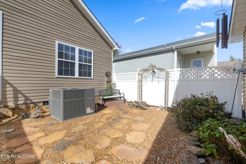 Tiny photo for 820 Stratford Ave, Sweetwater, TN 37874 (MLS # 1360238)