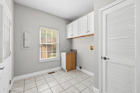 Tiny photo for 820 Stratford Ave, Sweetwater, TN 37874 (MLS # 1360238)