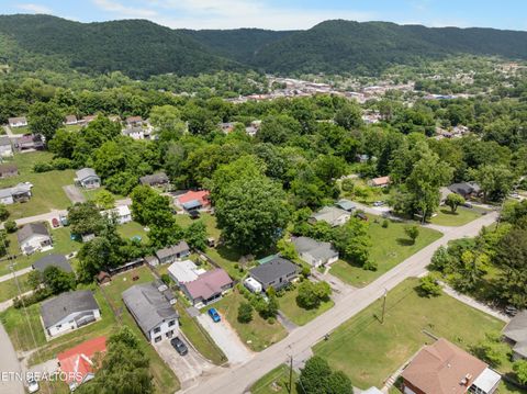 Tiny photo for 508 W Hemlock St, LaFollette, TN 37766 (MLS # 1342677)