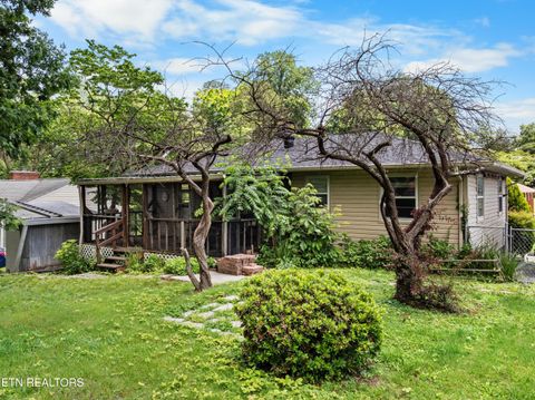 Tiny photo for 508 W Hemlock St, LaFollette, TN 37766 (MLS # 1342677)