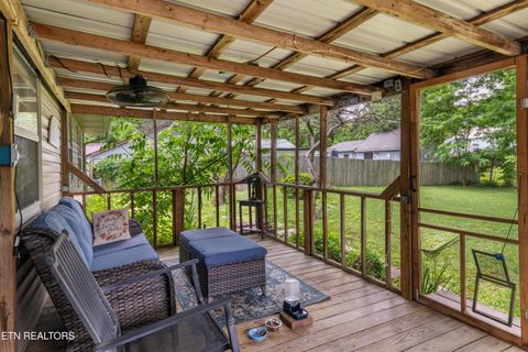Tiny photo for 508 W Hemlock St, LaFollette, TN 37766 (MLS # 1342677)