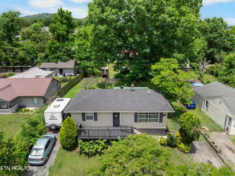 Tiny photo for 508 W Hemlock St, LaFollette, TN 37766 (MLS # 1342677)