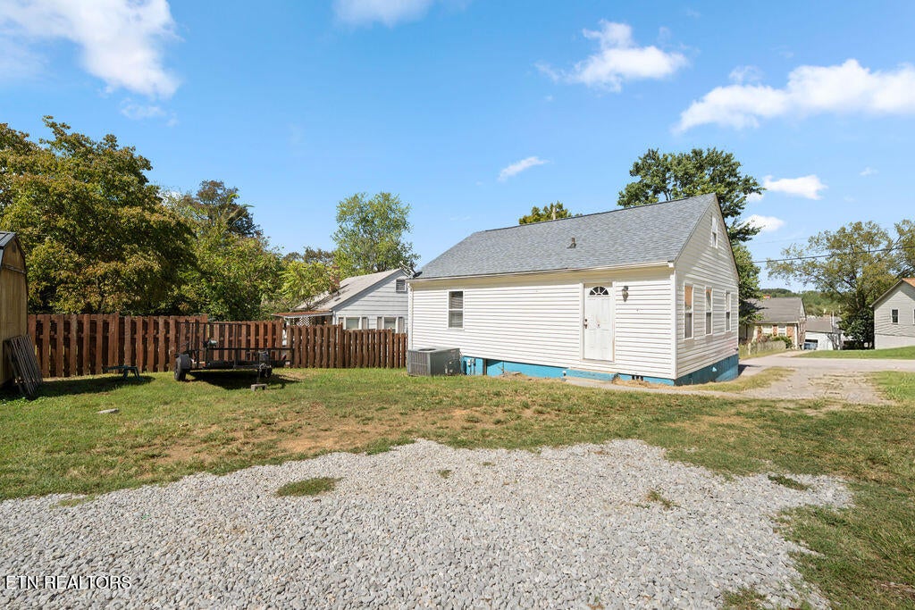 Photo of 309 Kingwood St, Kingston, TN 37763 (MLS # 1356975)