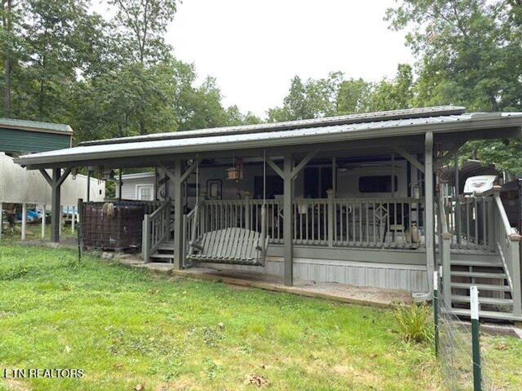 Photo of 18 Chestnut Oak Drive, Crossville, TN 38571 (MLS # 1310978)