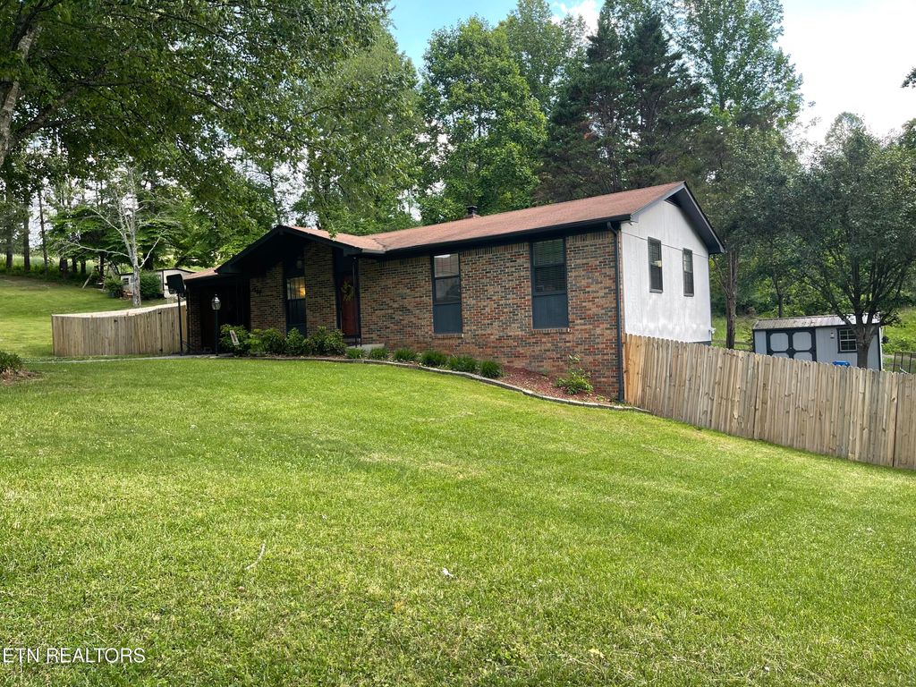 Photo of 187 Madison Circle, Harrogate, TN 37752 (MLS # 1340874)