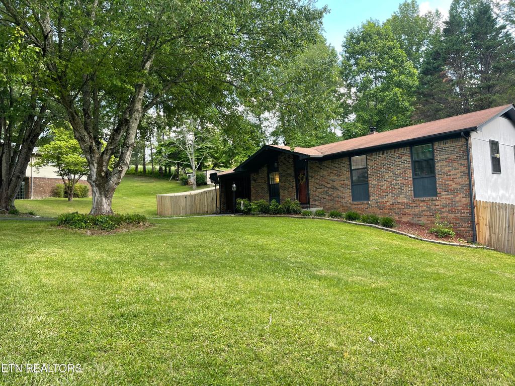 Photo of 187 Madison Circle, Harrogate, TN 37752 (MLS # 1340874)
