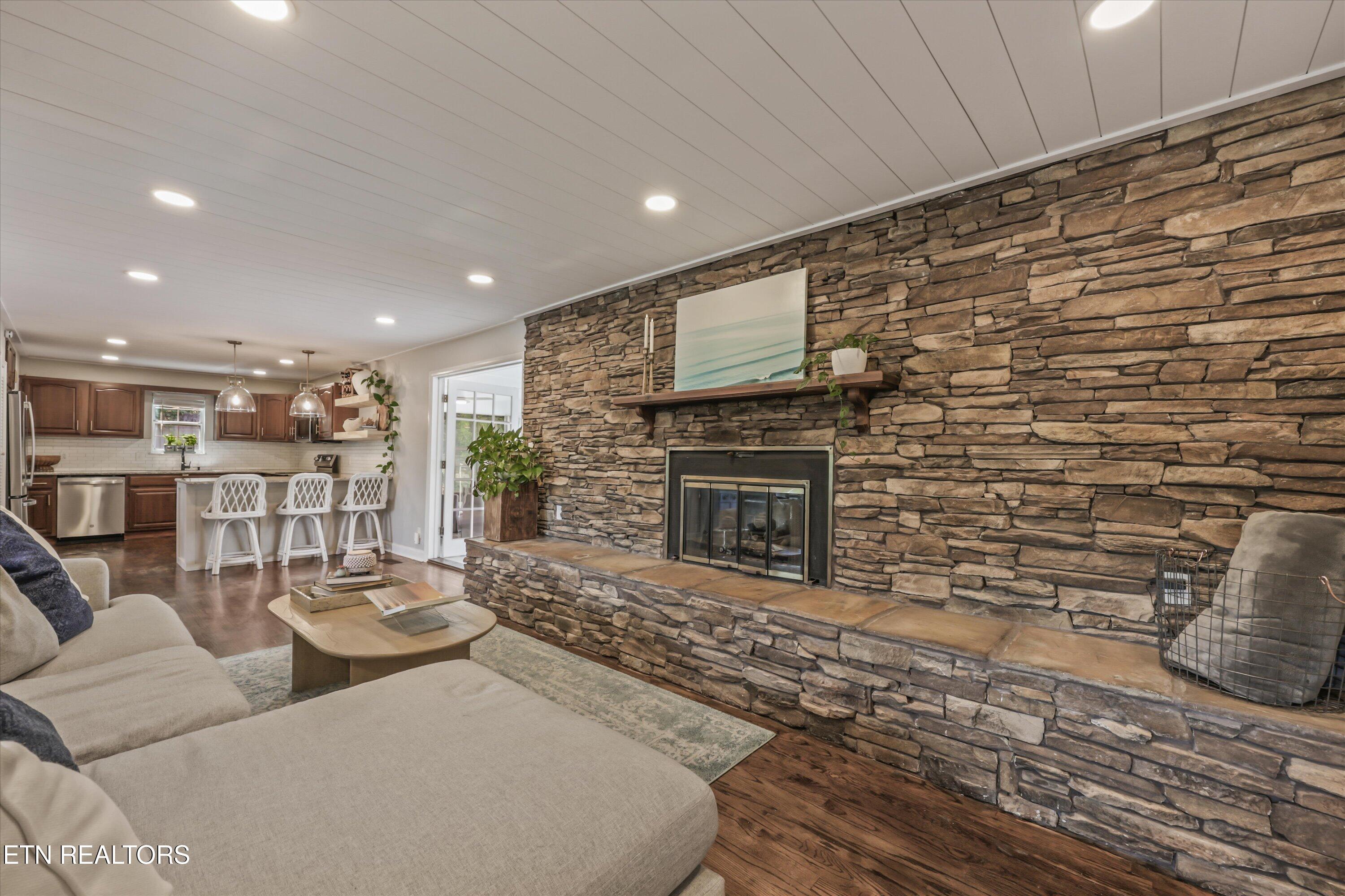 1401 Audena Lane
