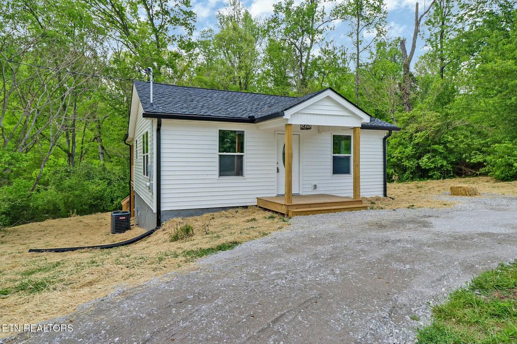 Photo of 129 Dogwood Court, Harriman, TN 37748 (MLS # 1298282)