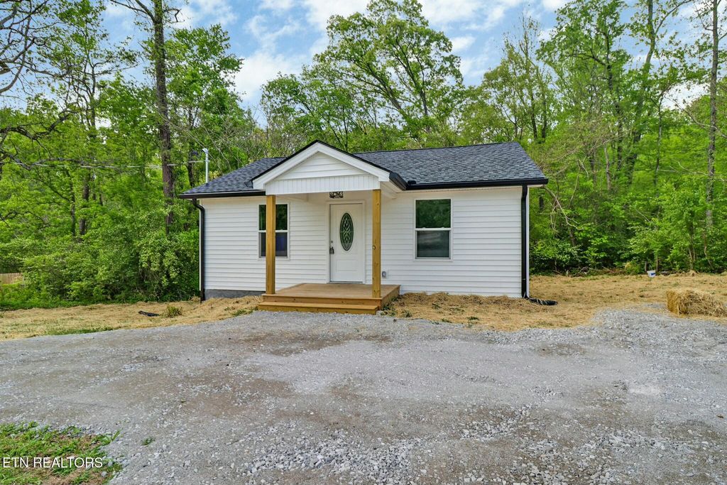Photo of 129 Dogwood Court, Harriman, TN 37748 (MLS # 1298282)