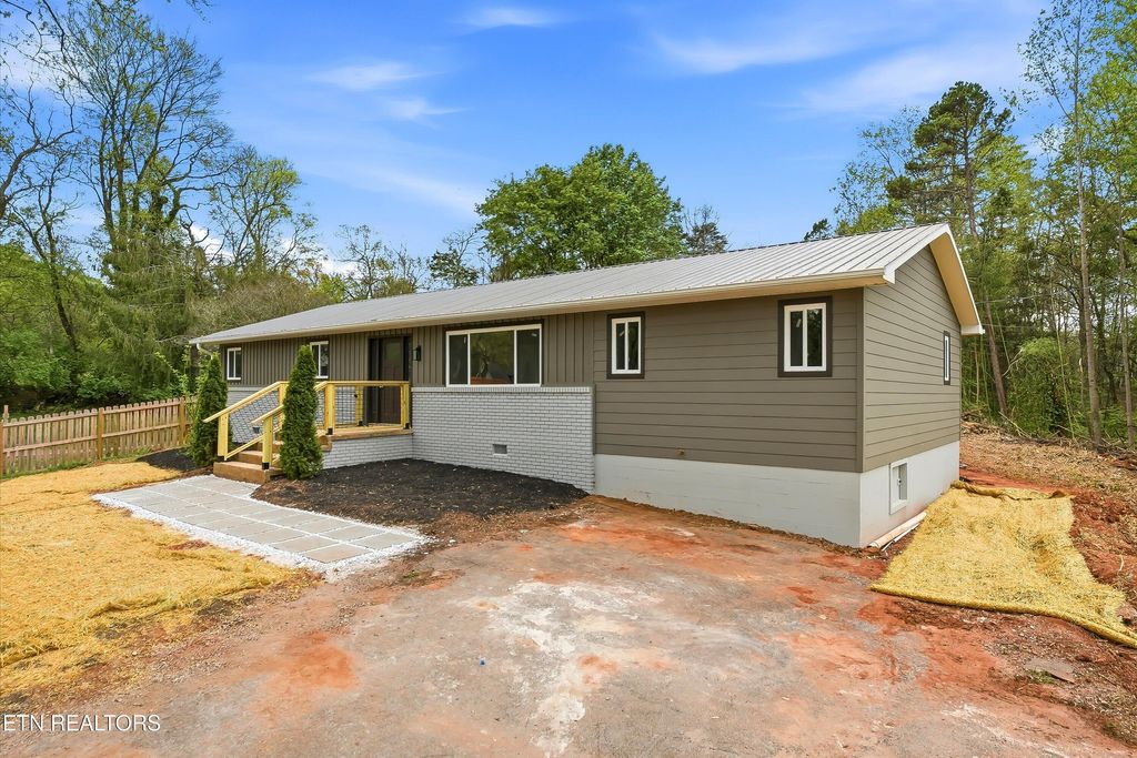 Photo of 1717 Polkwright Lane, Knoxville, TN 37919 (MLS # 1335416)