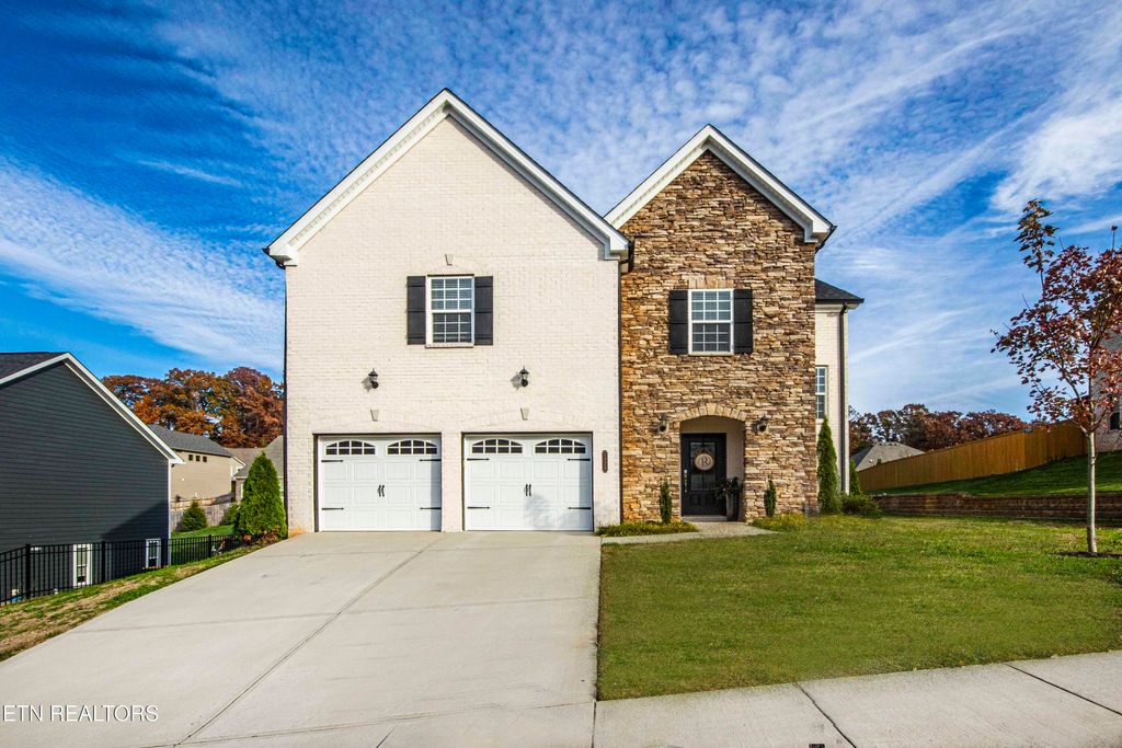 Photo of 1424 Staffwood Rd, Knoxville, TN 37922 (MLS # 1322136)