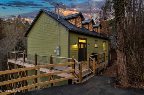 1719 Walker Trl Tr Sevierville TN 37876