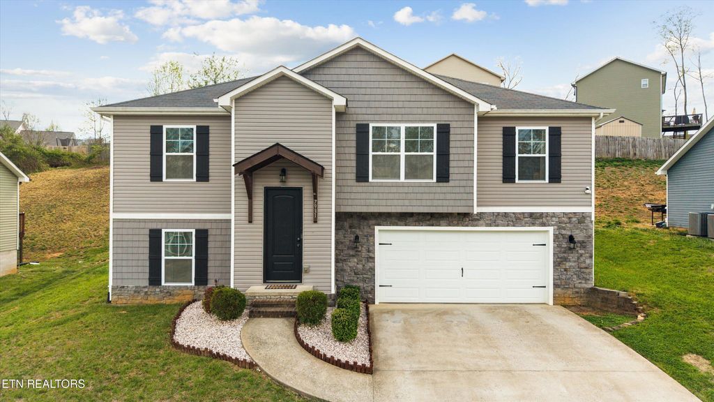 Photo of 7931 Poplar Grove Lane, Powell, TN 37849 (MLS # 1335809)