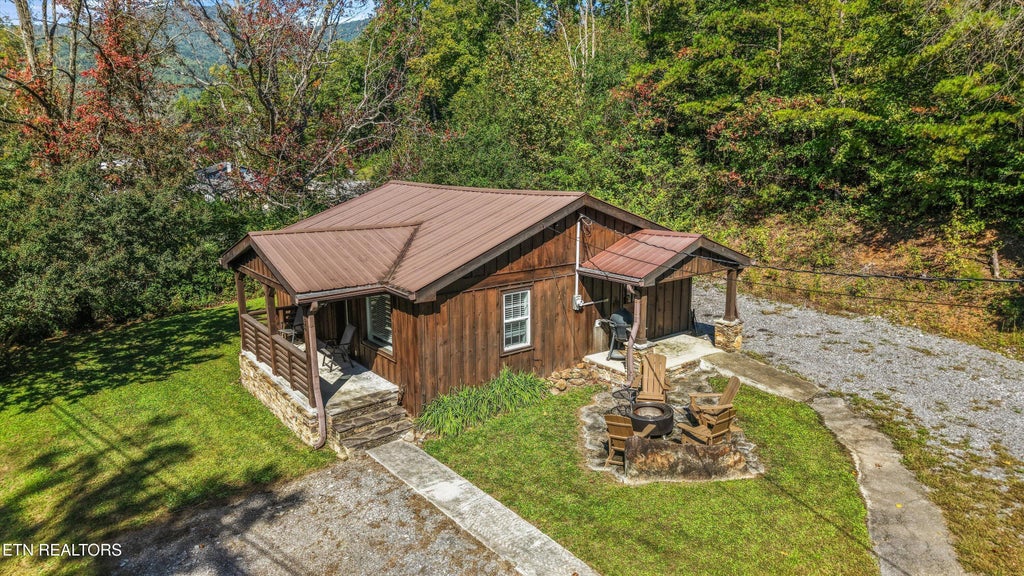 Photo of 1274 Cove Lane, Oliver Springs, TN 37840 (MLS # 1359017)