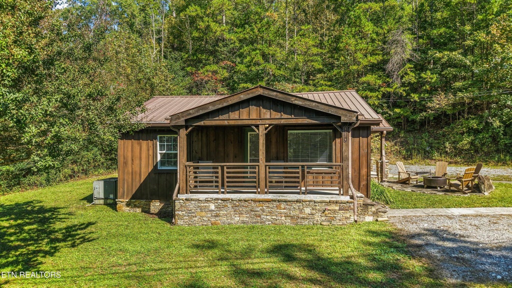 Photo of 1274 Cove Lane, Oliver Springs, TN 37840 (MLS # 1359017)