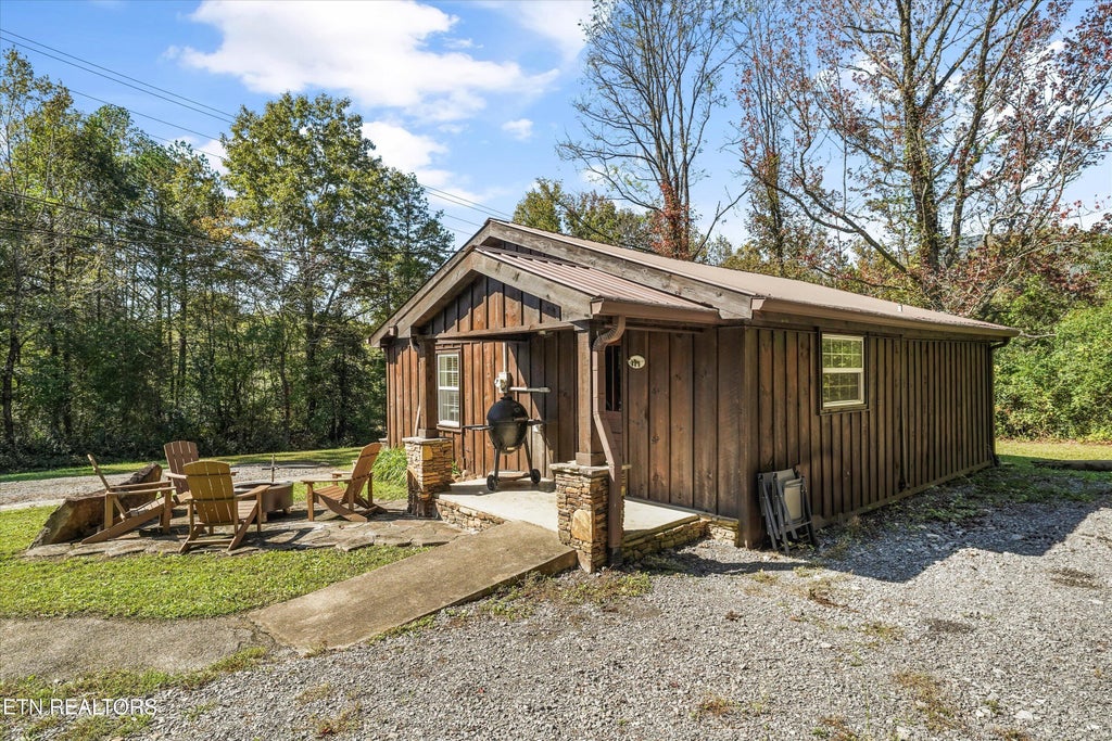 Photo of 1274 Cove Lane, Oliver Springs, TN 37840 (MLS # 1359017)