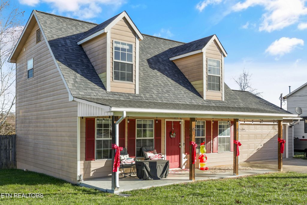 Photo of 2312 Crestpark Rd, Knoxville, TN 37912 (MLS # 1324842)