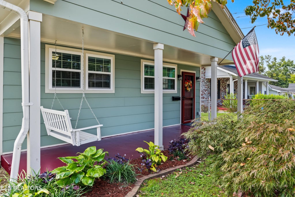 Photo of 511 Ferry St, Loudon, TN 37774 (MLS # 1359271)