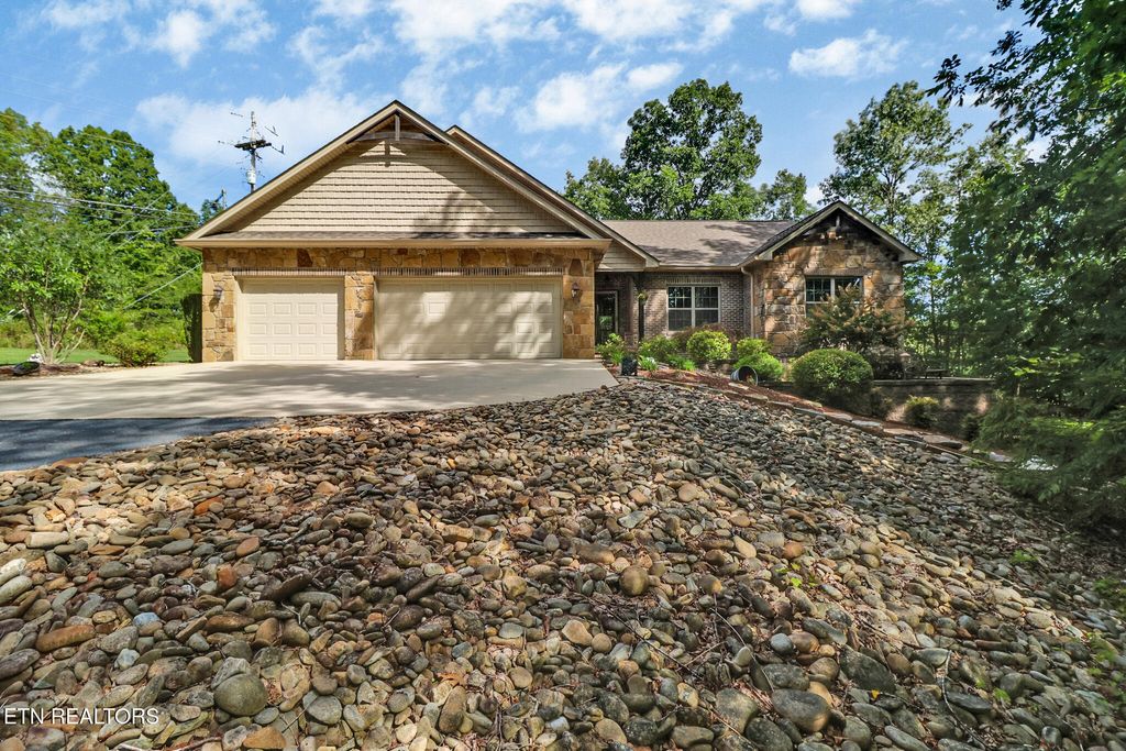 Photo of 385 Westchester Drive, Crossville, TN 38558 (MLS # 1313377)