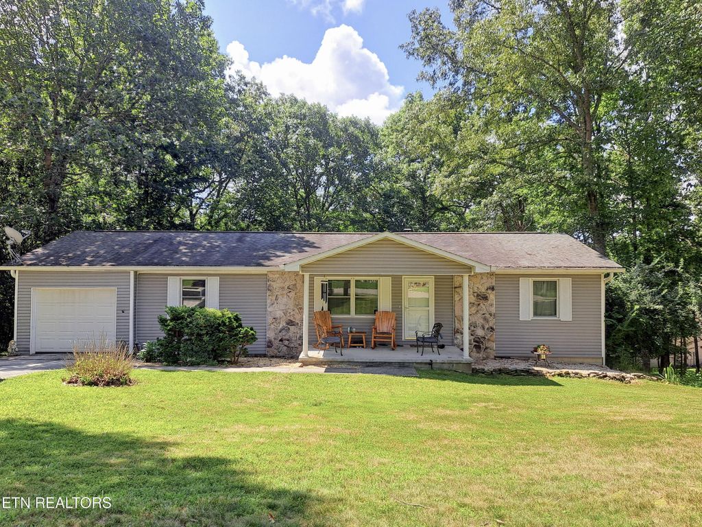 Photo of 312 Lakeview Drive, Crossville, TN 38558 (MLS # 1271761)